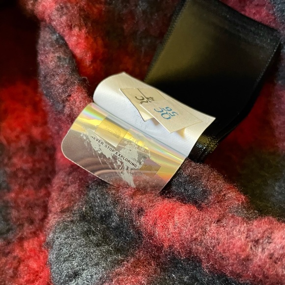 The North Face Men’s Gordon Lyons Novelty 1/4 Zip Plaid Pullover - Picture 6 of 7